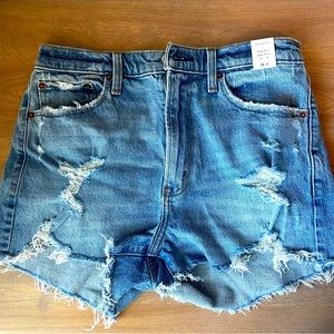 BNWT Abercrombie Distressed High Rise Mom Short Sz6/28